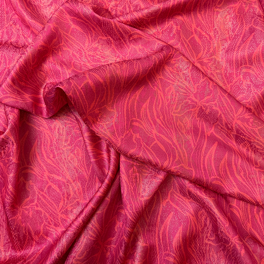 نقش زهري أحمر برّاق