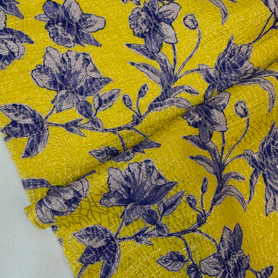 نقشة أزهار زرقاء على خلفية صفراء