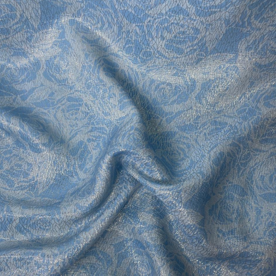 حرير إيطالي أزرق سماوي بنقشة ورود لامعة