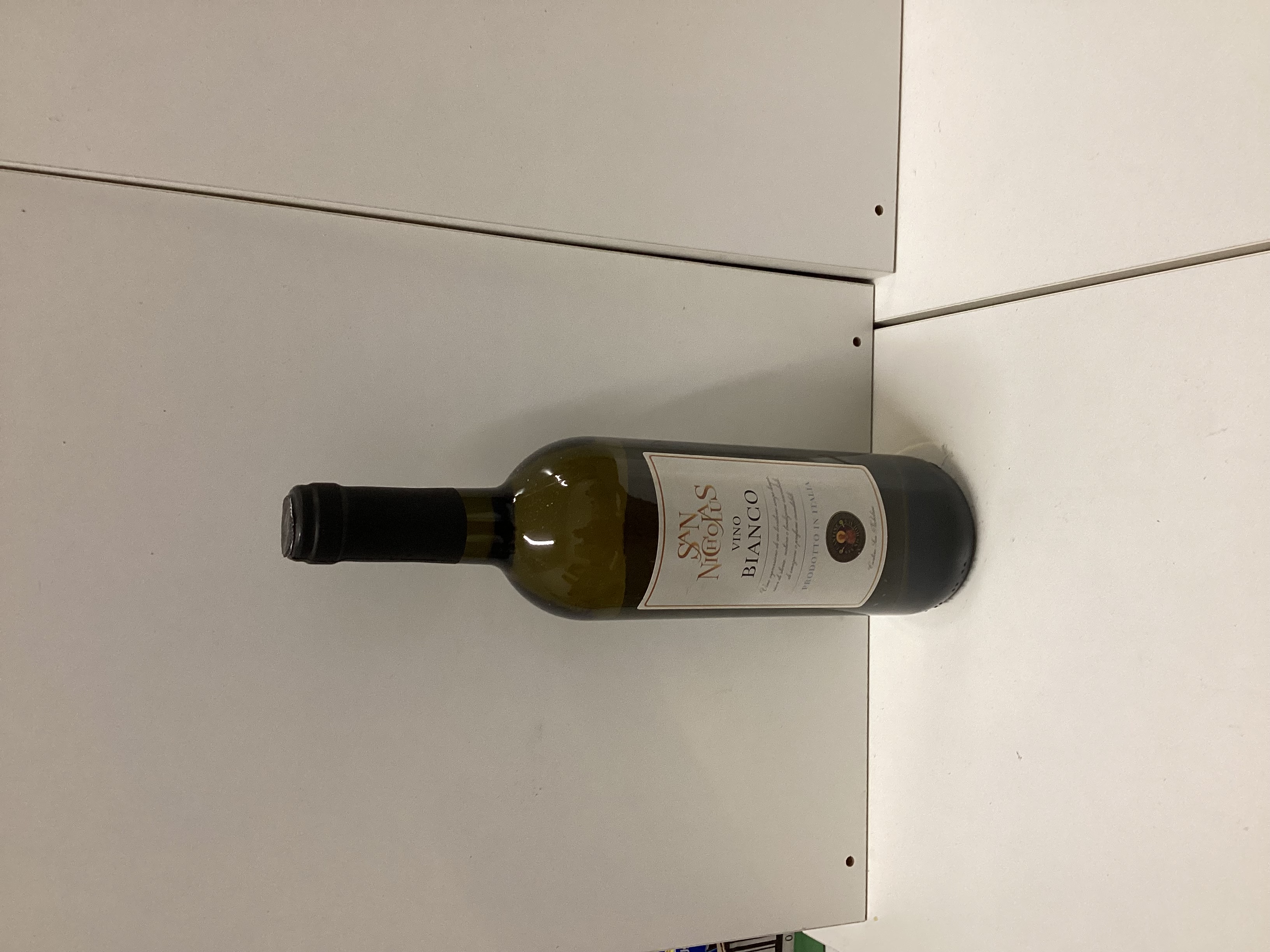 San Nicholus vino bianco