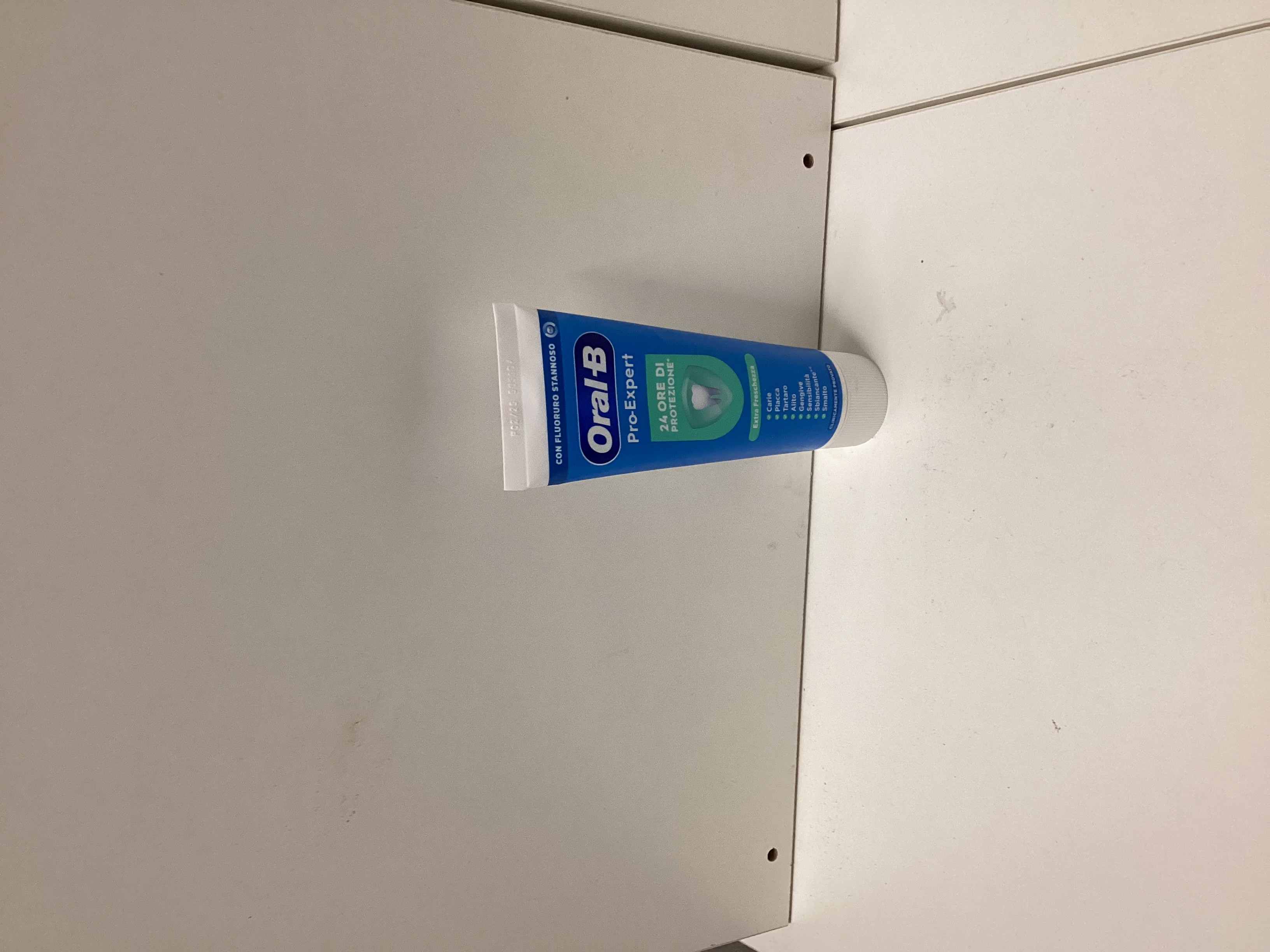 Oral-B Pro-Expert dentifricio
