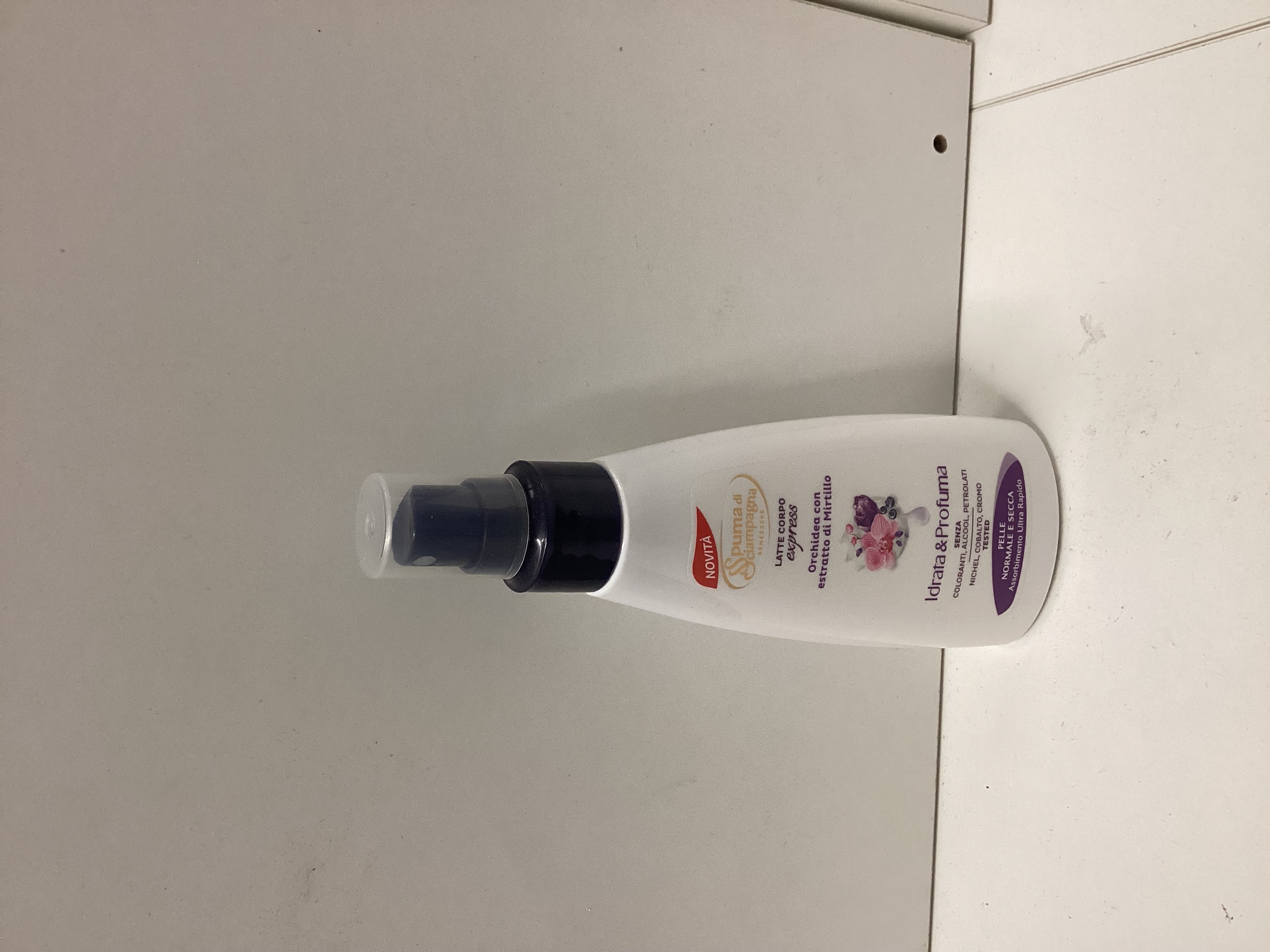 Spuma di sciampagna latte corpo 150 ml