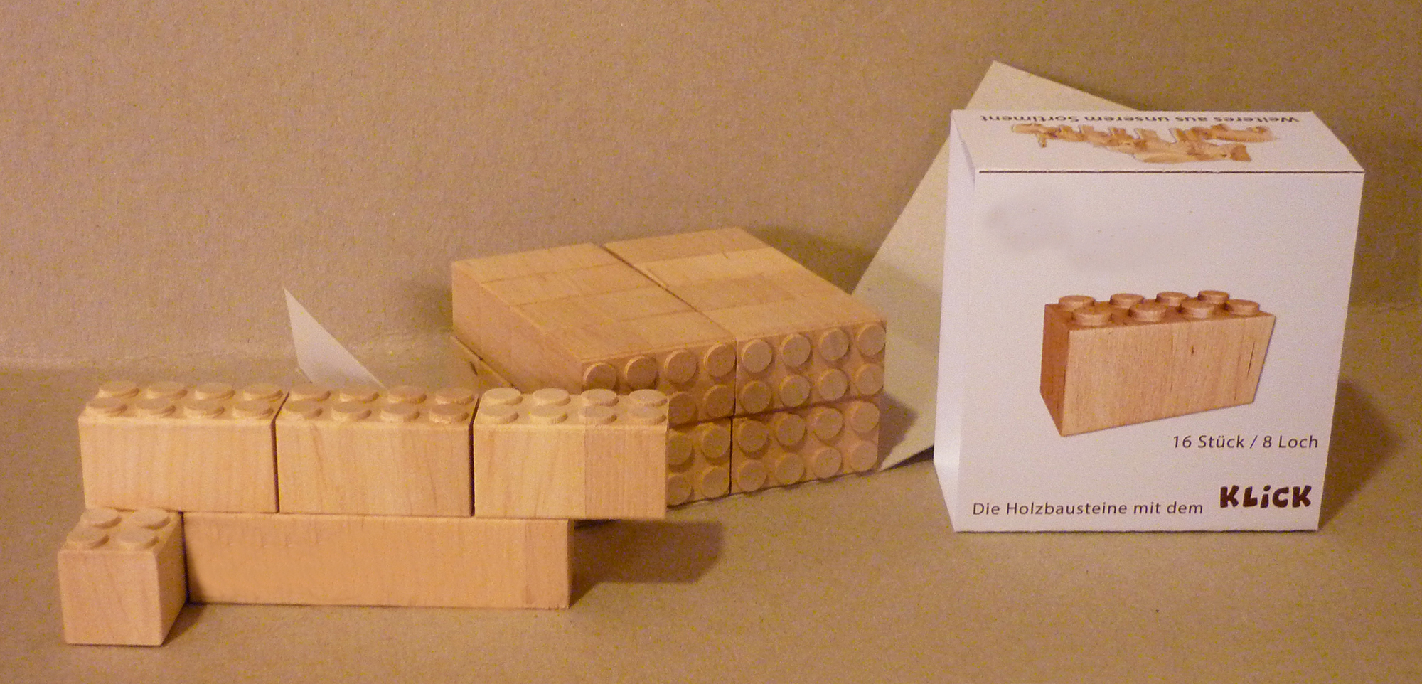 16 Stück Holzbausteine / 8 Loch