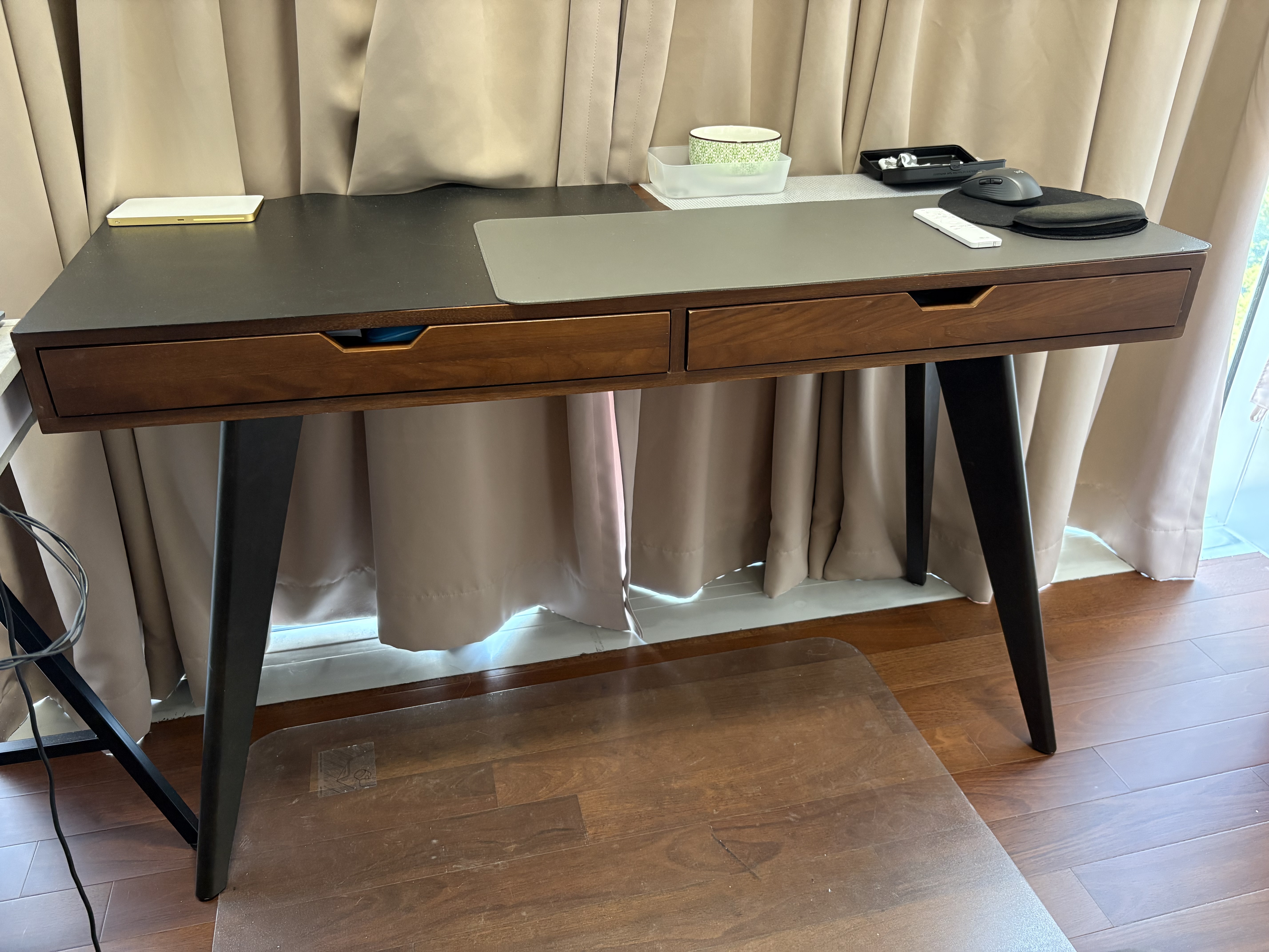 Commune modern wooden desk