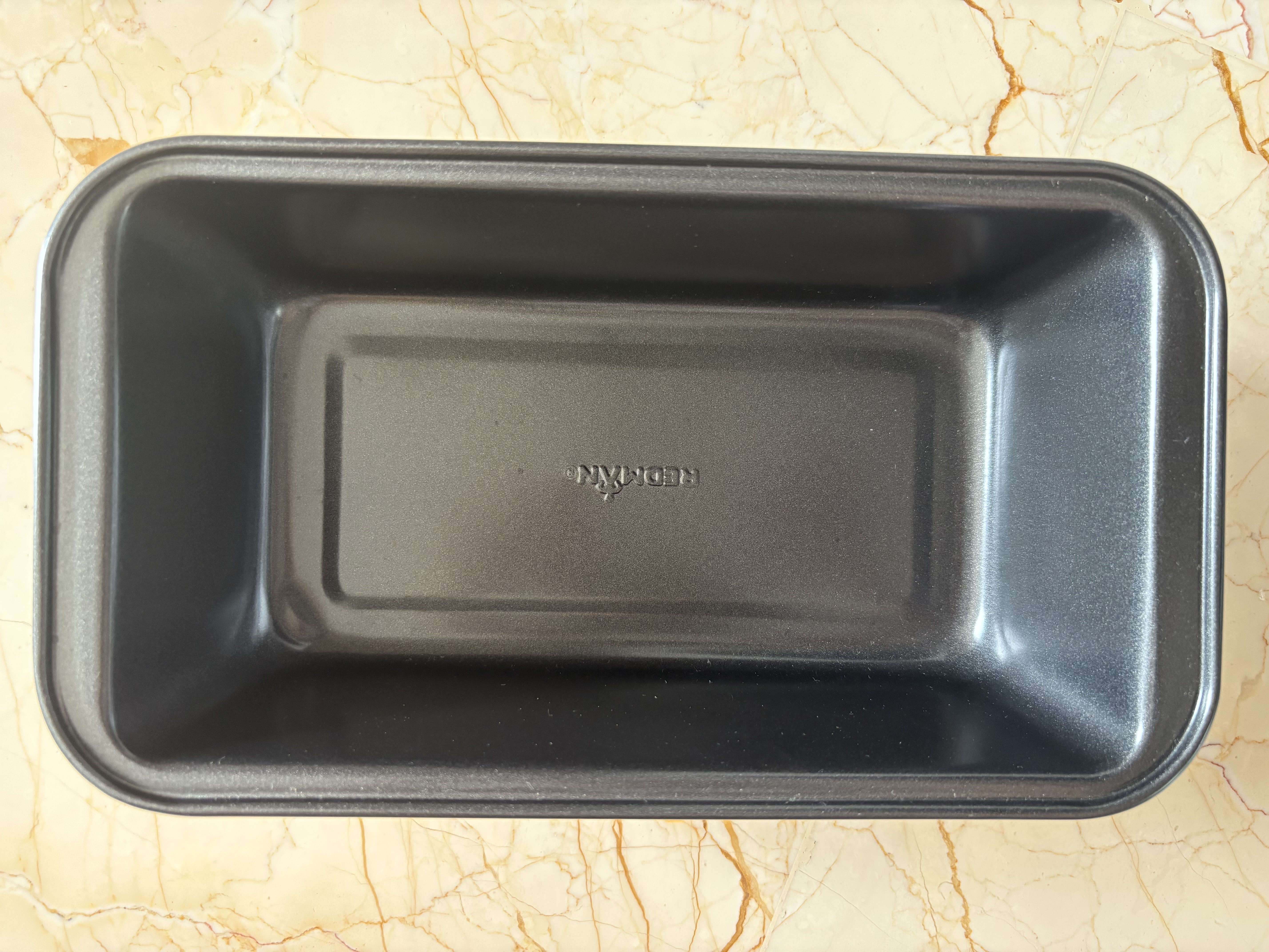 Non-stick loaf pan 