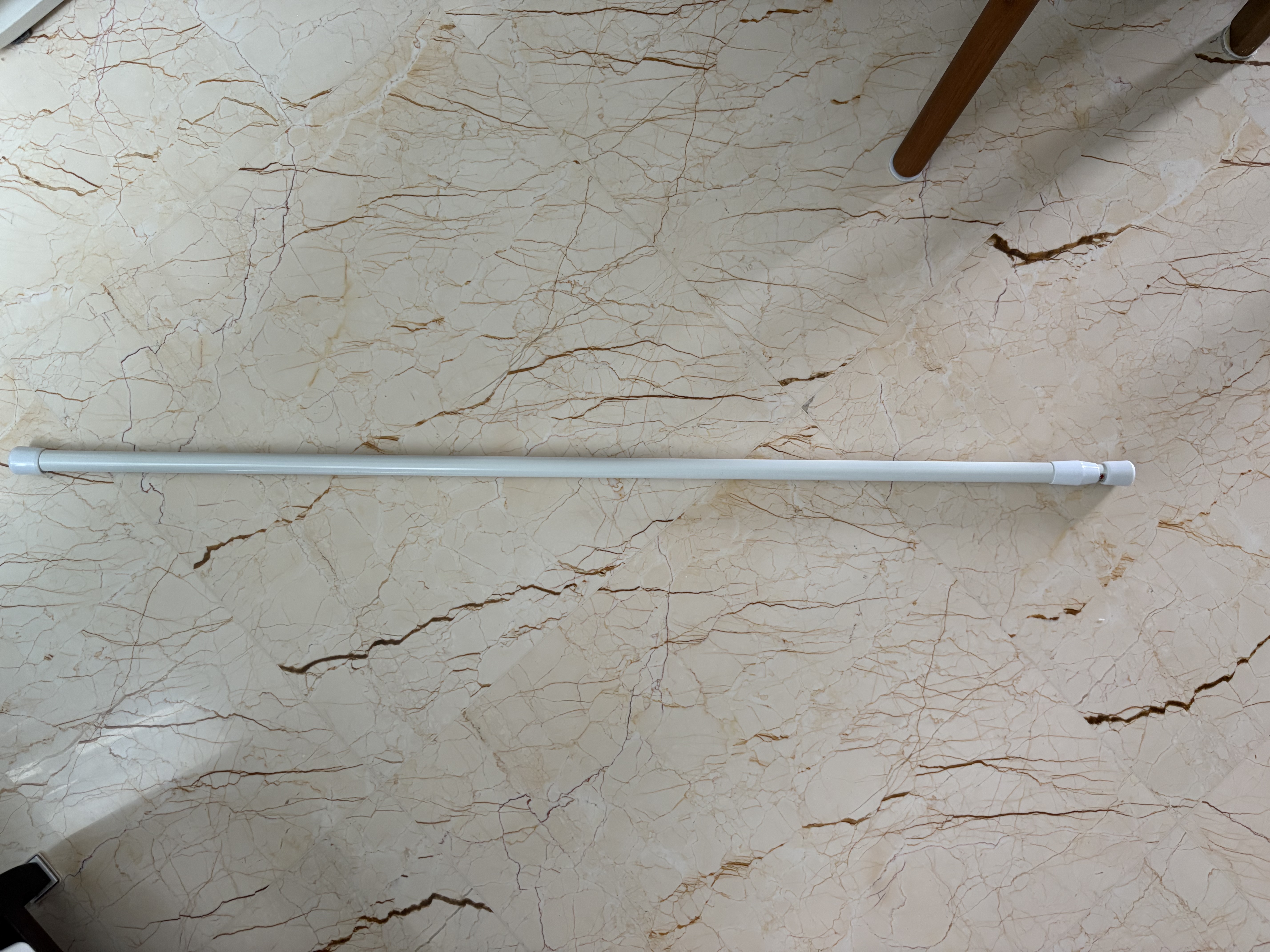 Adjustable tension rod