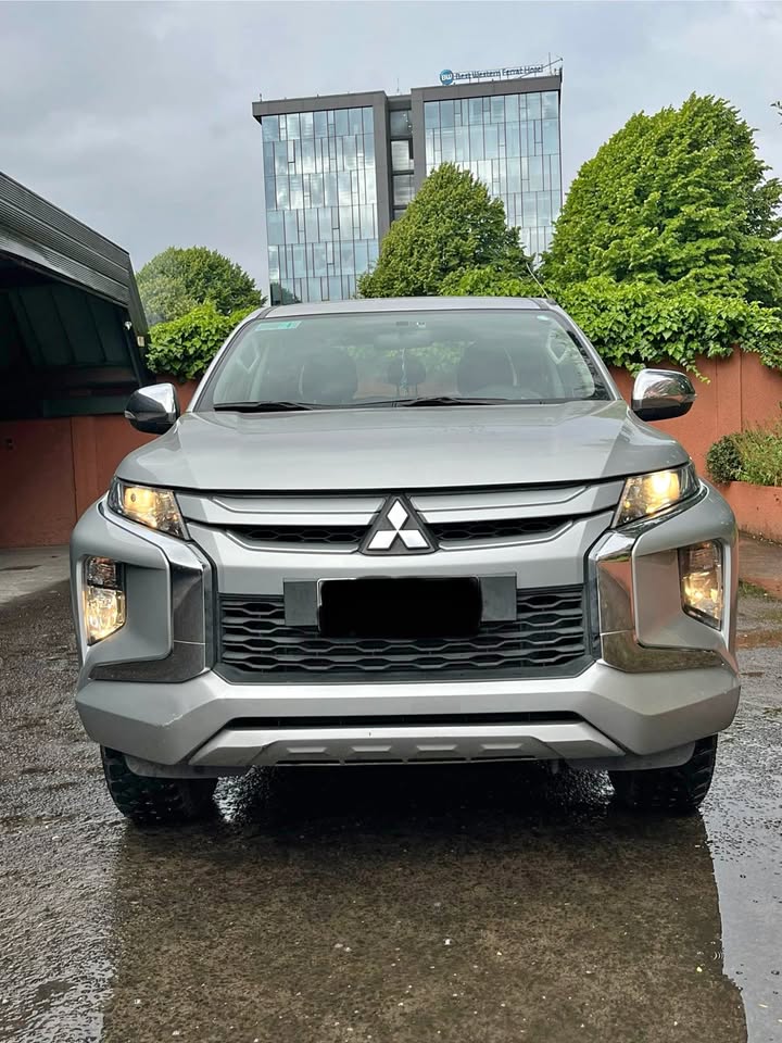 Mitsubishi L200 2.4 Diésel 4x4 | Año 2022
