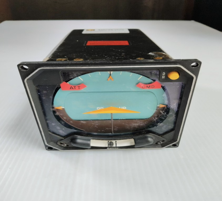 FLIGHT DIRECTOR & ATTITUDE INDICATOR