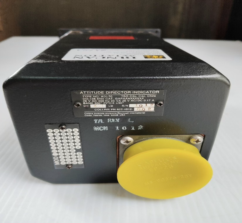 FLIGHT DIRECTOR & ATTITUDE INDICATOR