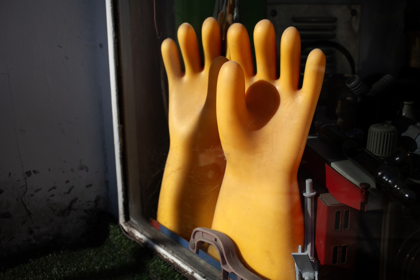 Nooshin Shafiee , And all this slips around 