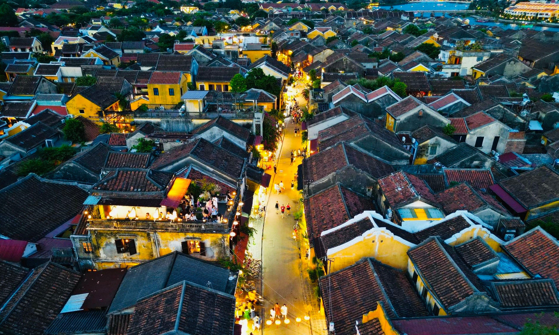 Hội An Free Walking Tour: Faith & Life – Pagodas, Market & Riverside Glow