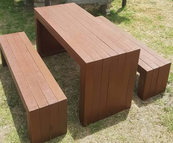 Mesa de jardín de madera