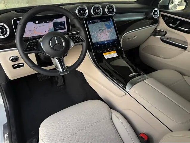 Mercedes-Benz GLC-Class  300 Interior