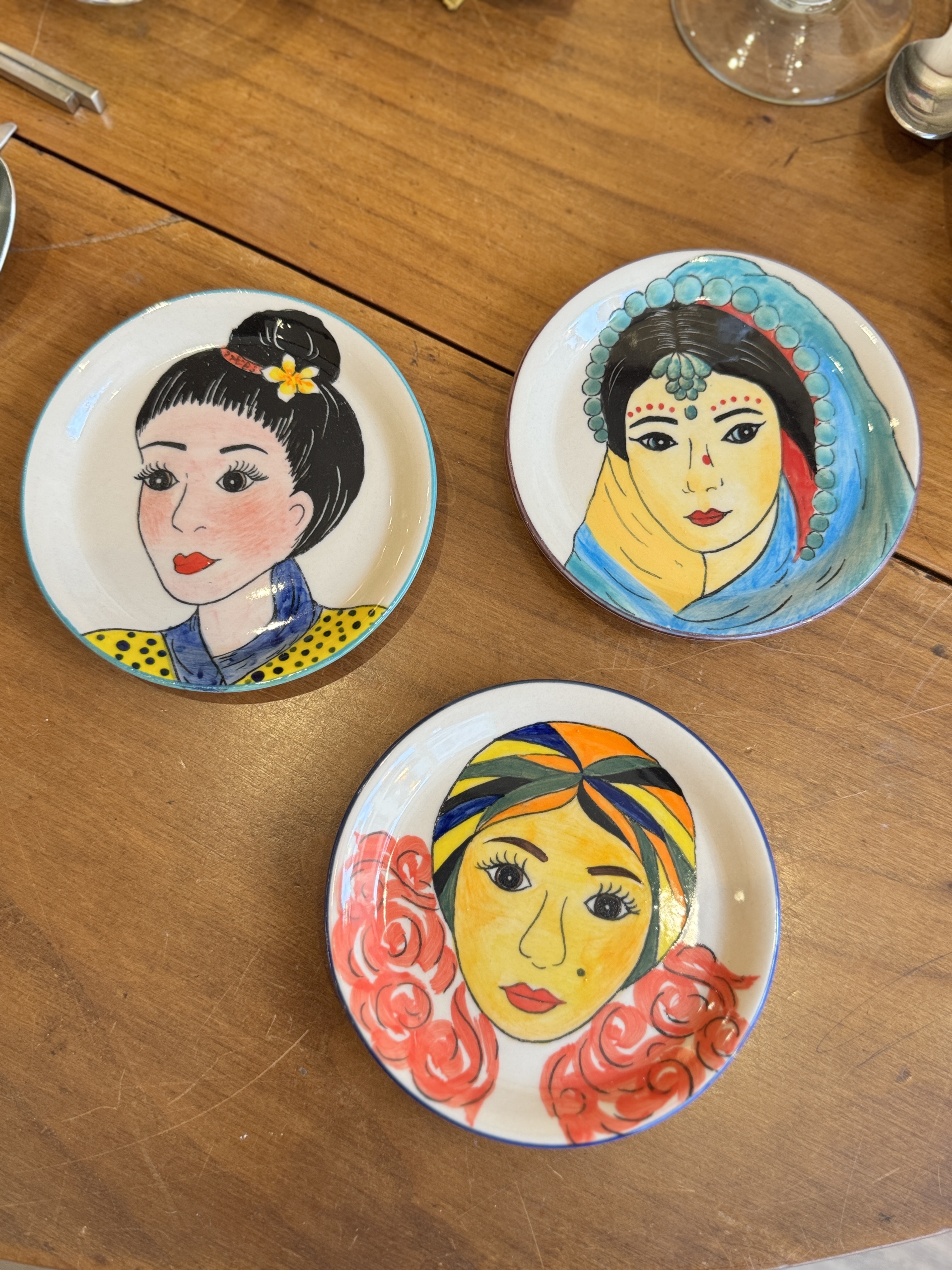 Petite assiette décorative en céramique