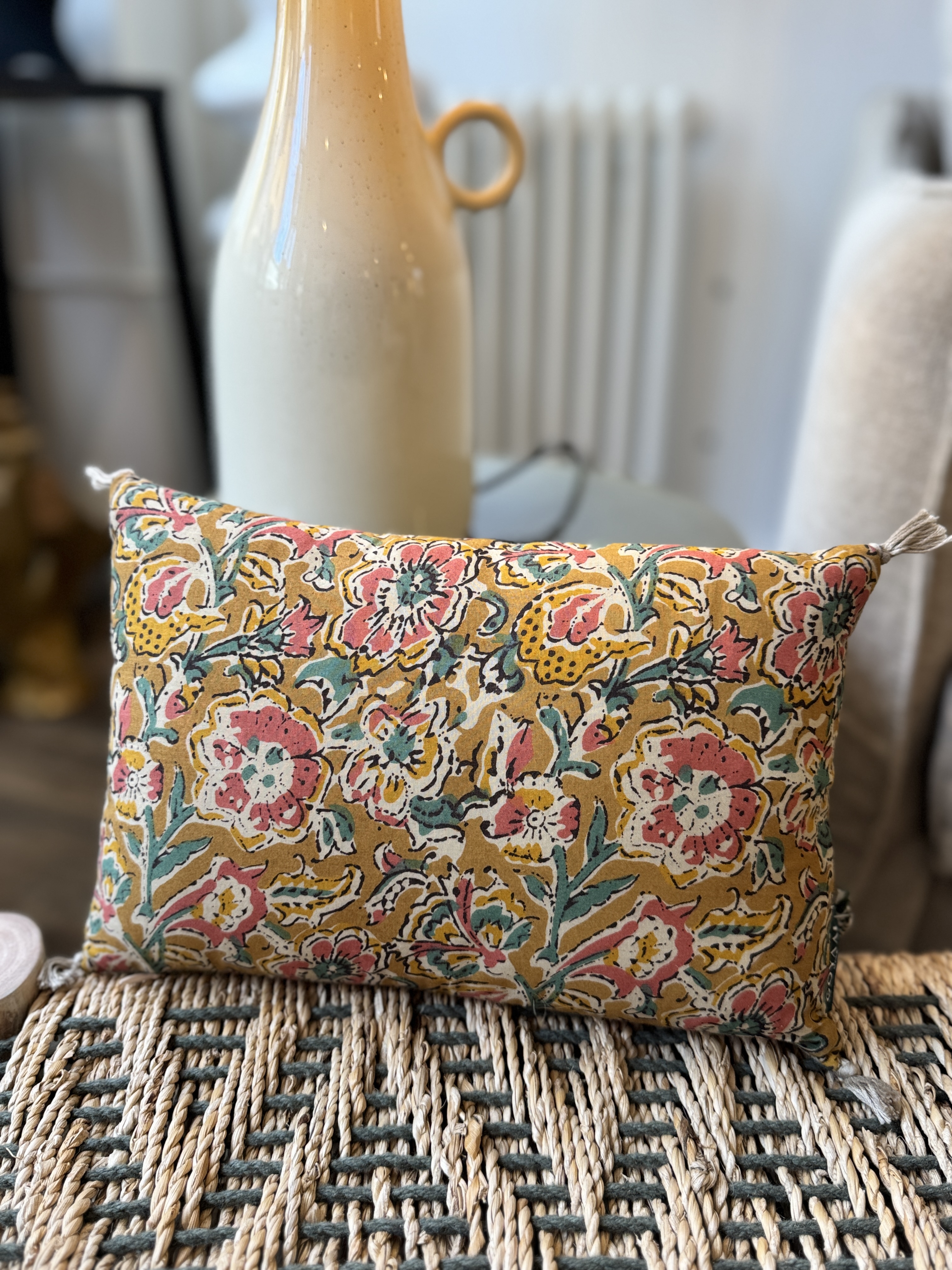 Coussin décoratif à motif fleuri