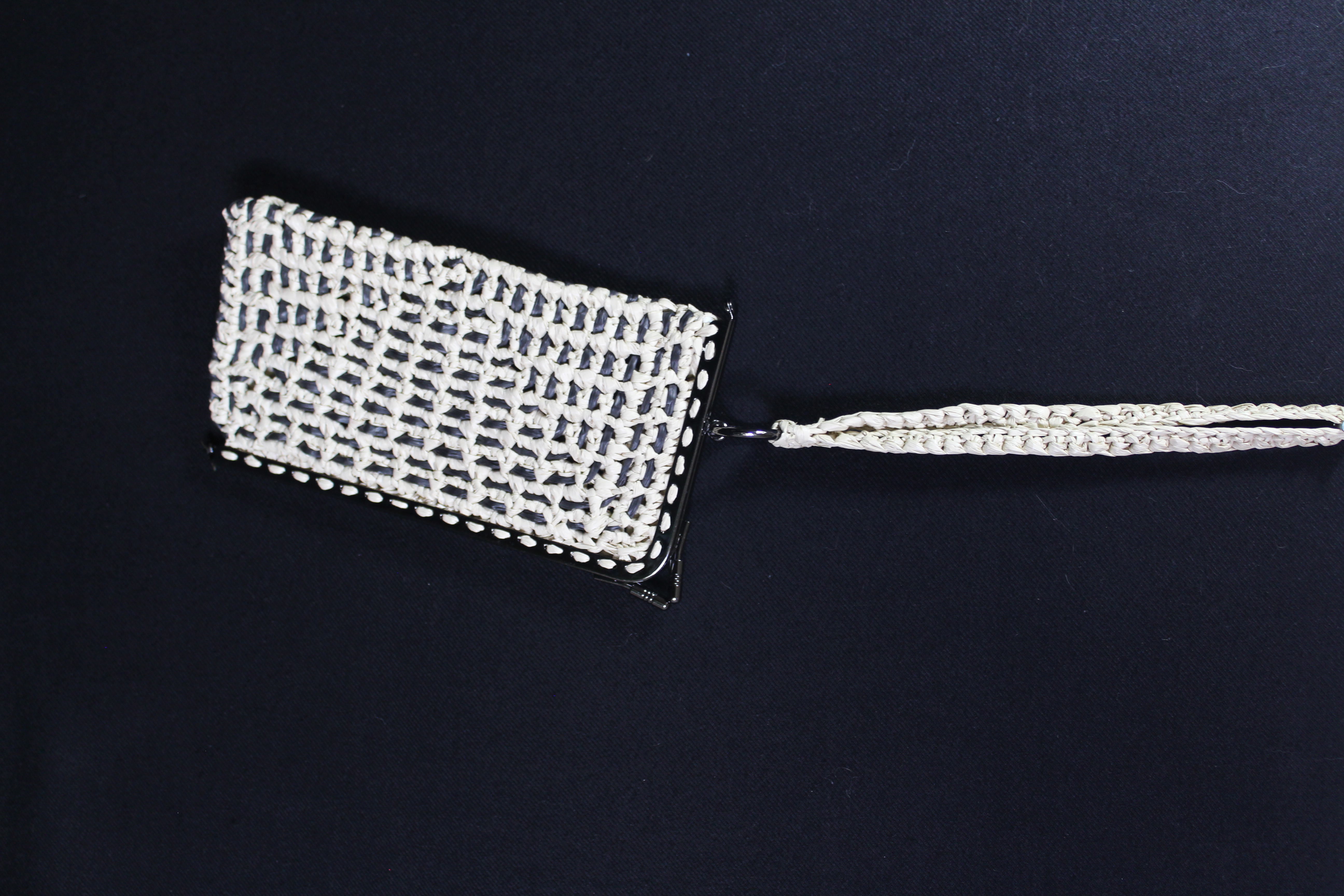 El yapımı örgü bileklikli çanta ( deri ip ile örülü )