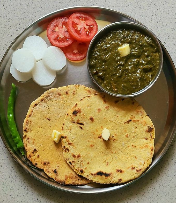 Makki Di Roti with Saag and Lassi 