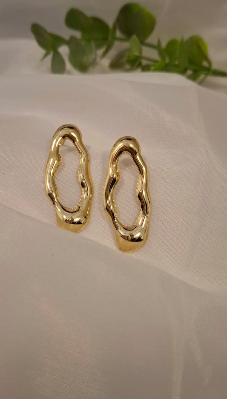 Brincos de formato orgânico