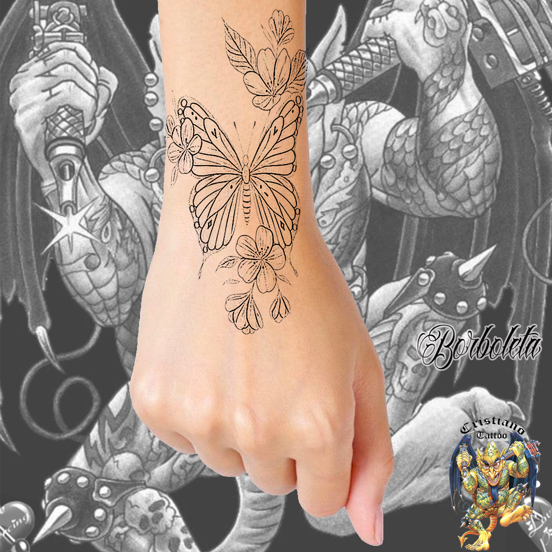 Tatuagem de borboleta de asa aberta