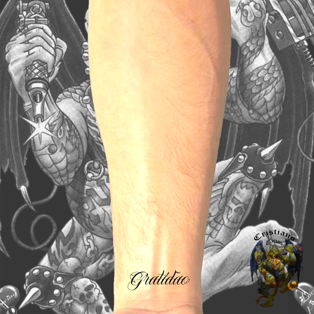 Tatuagem  Escrita "Gratidão"
