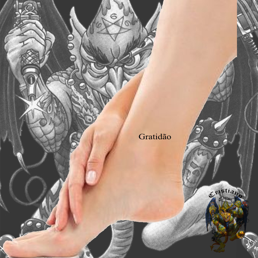 Tatuagem  Escrita "Gratidão"