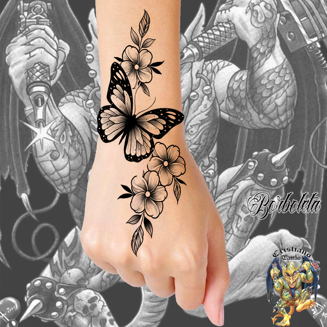 Tatuagem de Borboleta e Flores