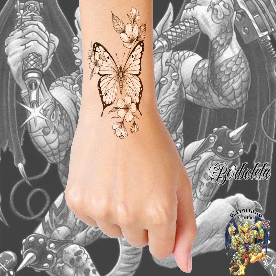 Tatuagem de borboleta de asa aberta