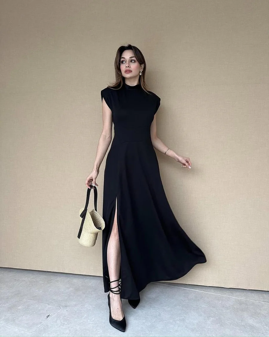 Elegant Burgundy Maxi Dress