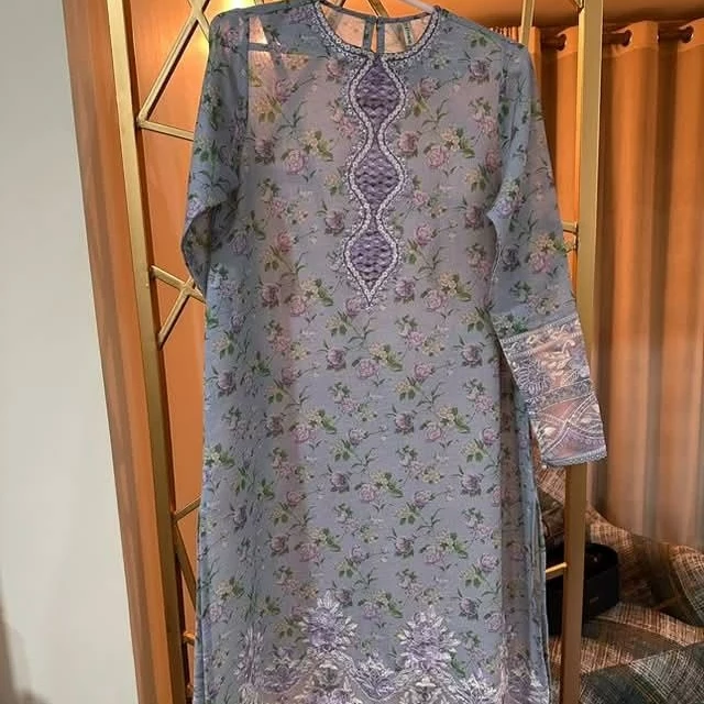 Floral Embroidered Kurta