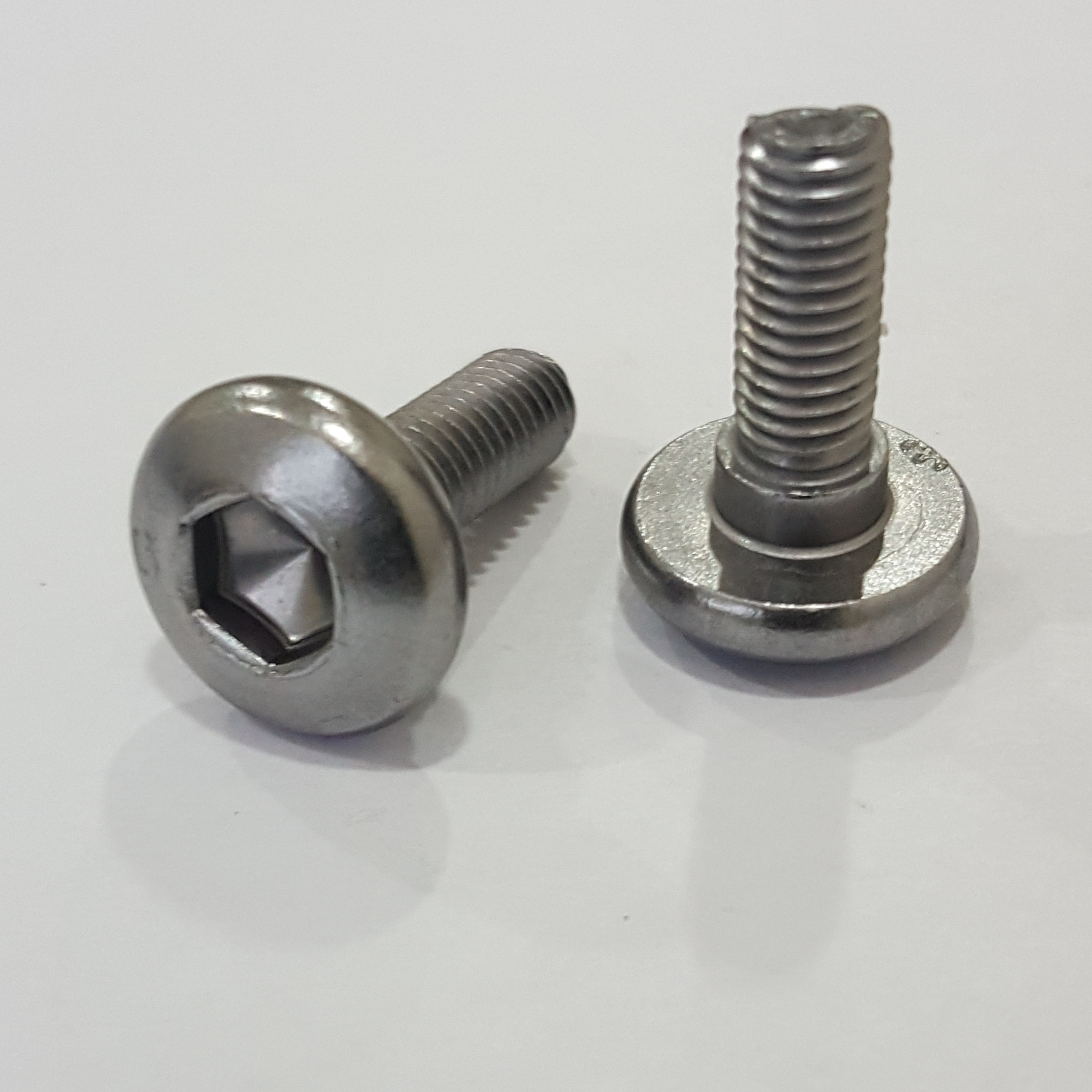 SCREW PAN M5X15