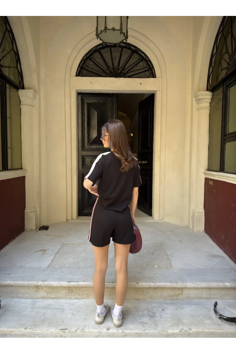 Yumuşak dokulu Kumaş Parçalı Bisiklet Yaka T-shirt Mini Şortlu Etek İkili Takım - Siyah