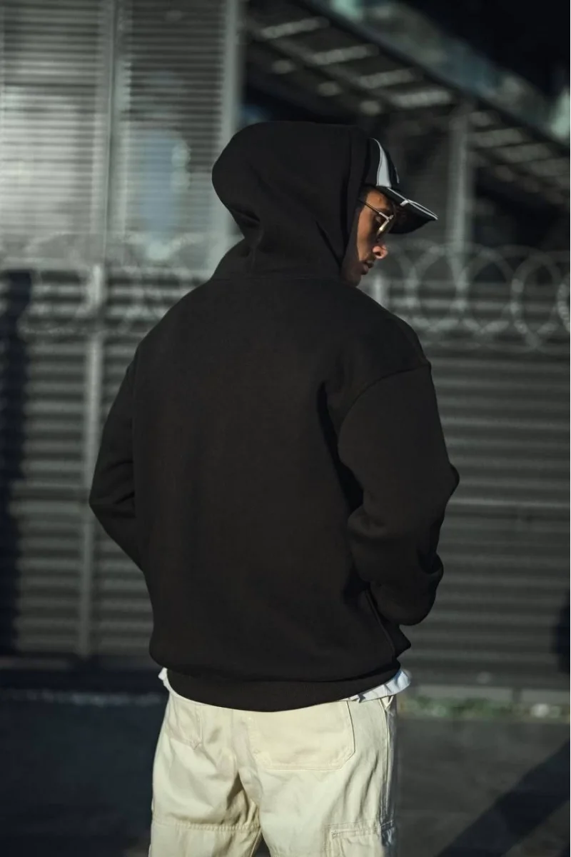 Siyah Kapüşonlu Sweatshirt