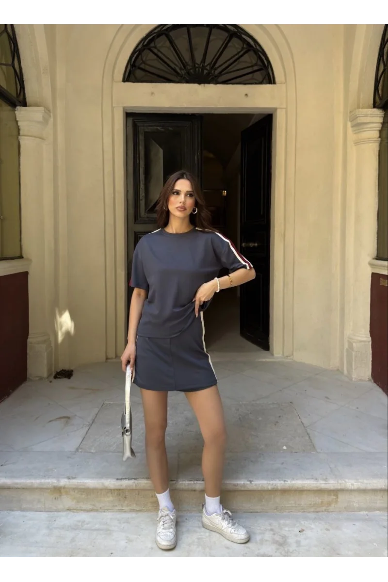 yumuşak dokulu Kumaş Parçalı Bisiklet Yaka T-shirt Mini Şortlu Etek İkili Takım - Füme