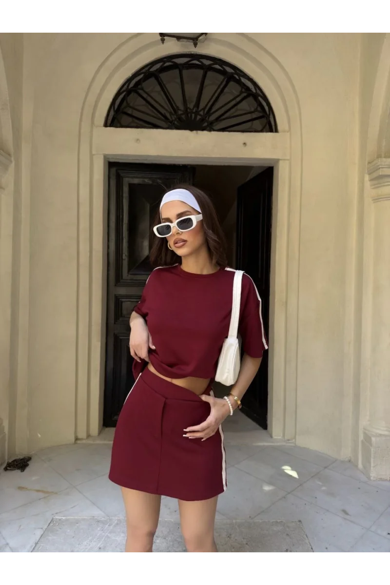 Yumuşak dokulu Kumaş Kadın Parçalı Bisiklet Yaka T-shirt Mini Şortlu Etek İkili Takım -Bordo