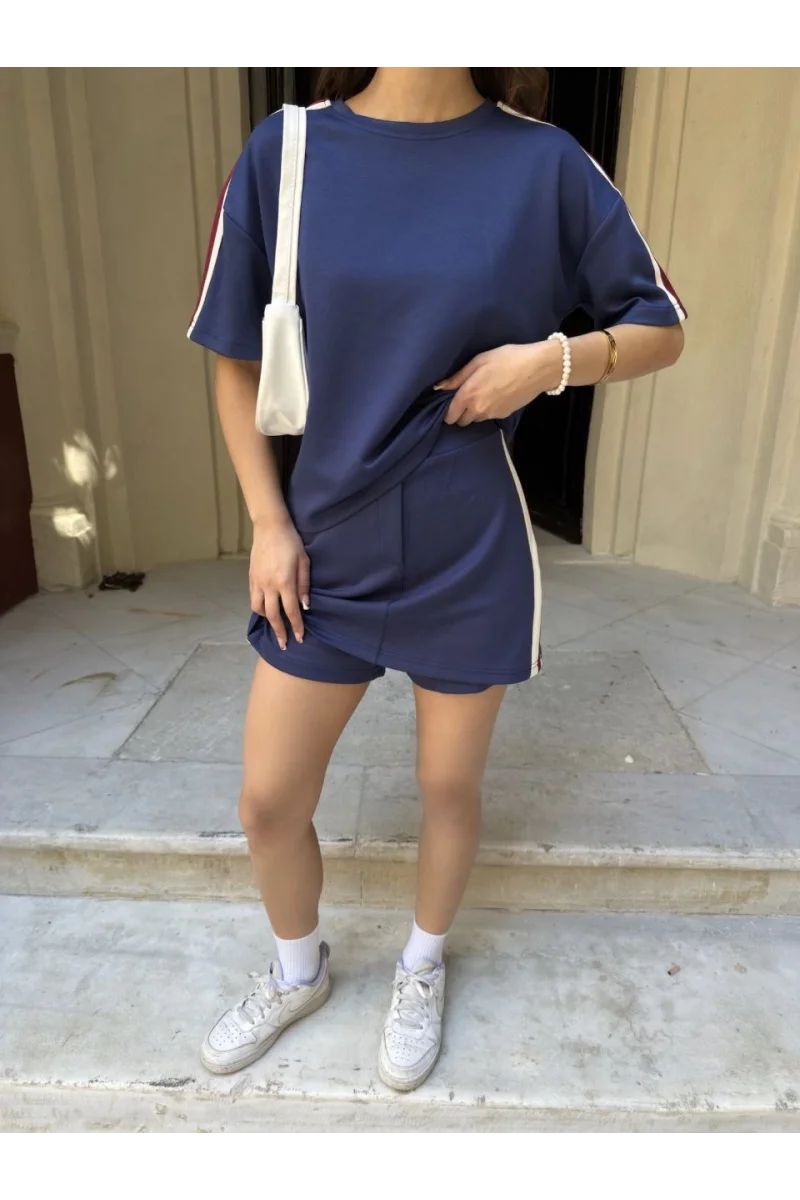 Yumuşak dokulu Kumaş Kadın Parçalı Bisiklet Yaka T-shirt Mini Şortlu Etek İkili Takım -Lacivert