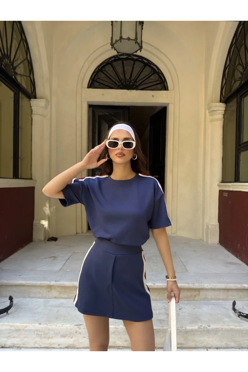 Yumuşak dokulu Kumaş Kadın Parçalı Bisiklet Yaka T-shirt Mini Şortlu Etek İkili Takım -Lacivert