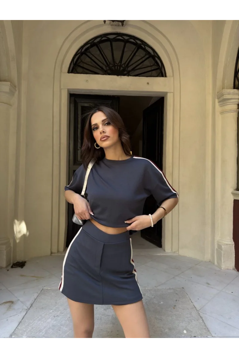 yumuşak dokulu Kumaş Parçalı Bisiklet Yaka T-shirt Mini Şortlu Etek İkili Takım - Füme