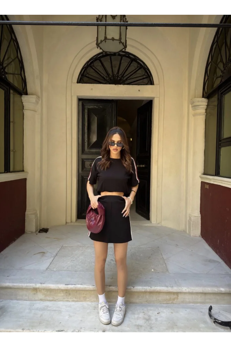 Yumuşak dokulu Kumaş Parçalı Bisiklet Yaka T-shirt Mini Şortlu Etek İkili Takım - Siyah