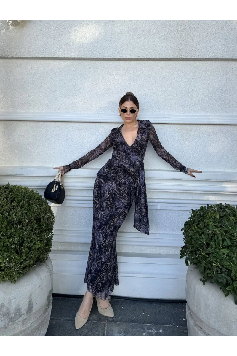Kruvaze V yaka, fırfırlı ve bağcıklı Desenli Bluz ve Midi Etek Takım - Siyah