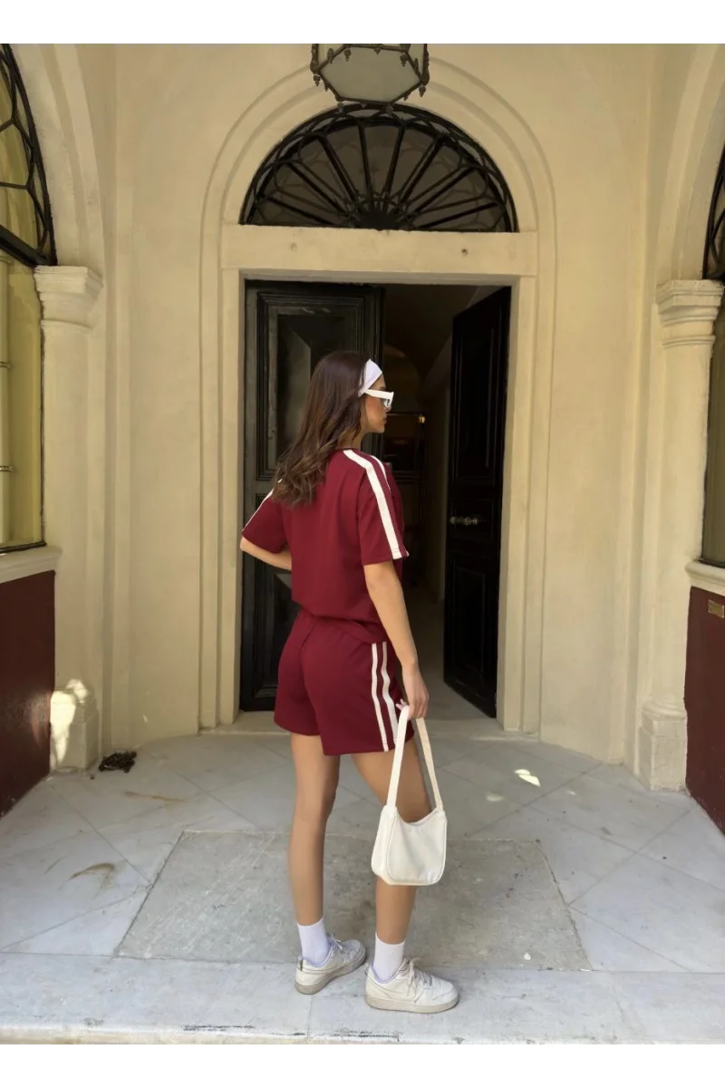 Yumuşak dokulu Kumaş Kadın Parçalı Bisiklet Yaka T-shirt Mini Şortlu Etek İkili Takım -Bordo
