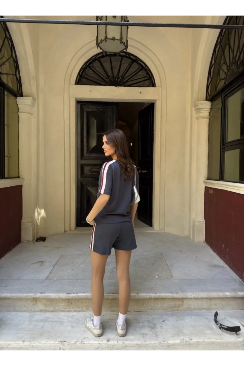 yumuşak dokulu Kumaş Parçalı Bisiklet Yaka T-shirt Mini Şortlu Etek İkili Takım - Füme