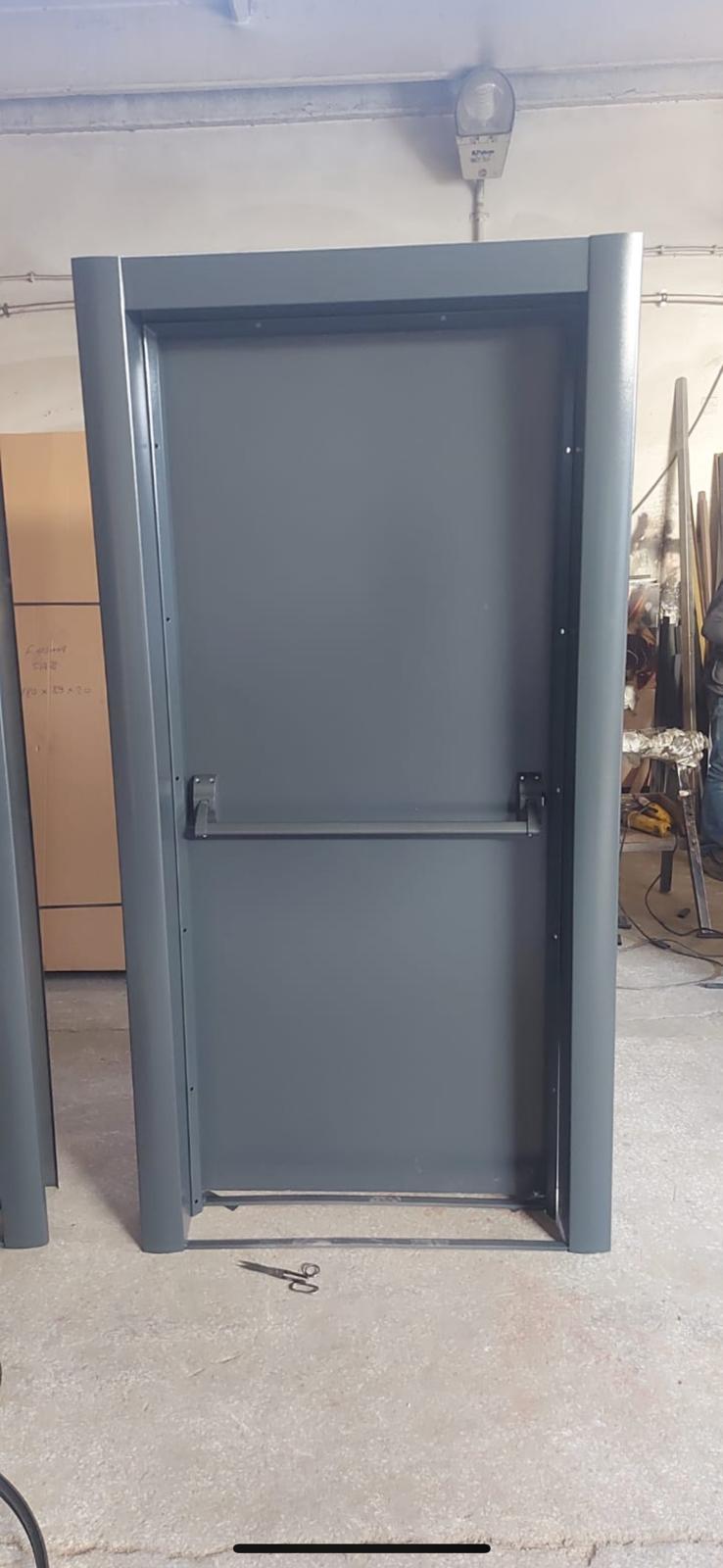 Gri Renk 120 Dakika Yangına Dayanım Belgeli Yangın Kapısı