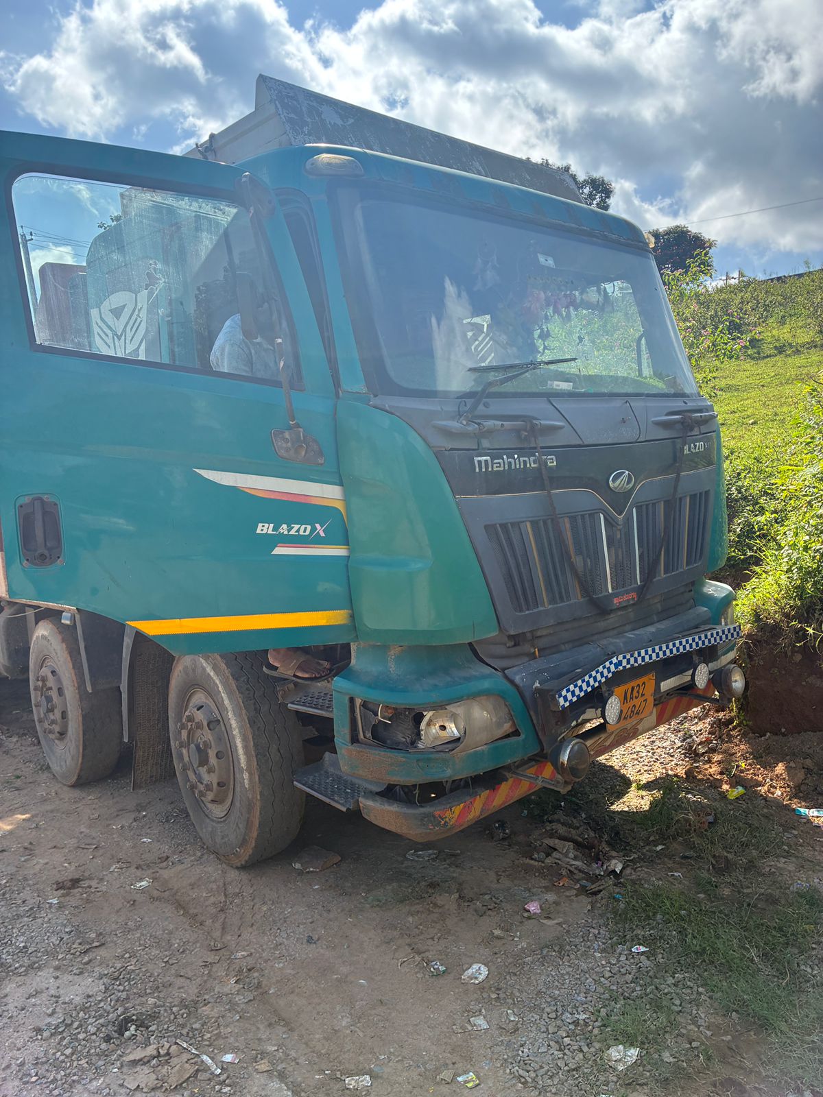 Mahindra 14 Wheel 2019 Model Used Truck