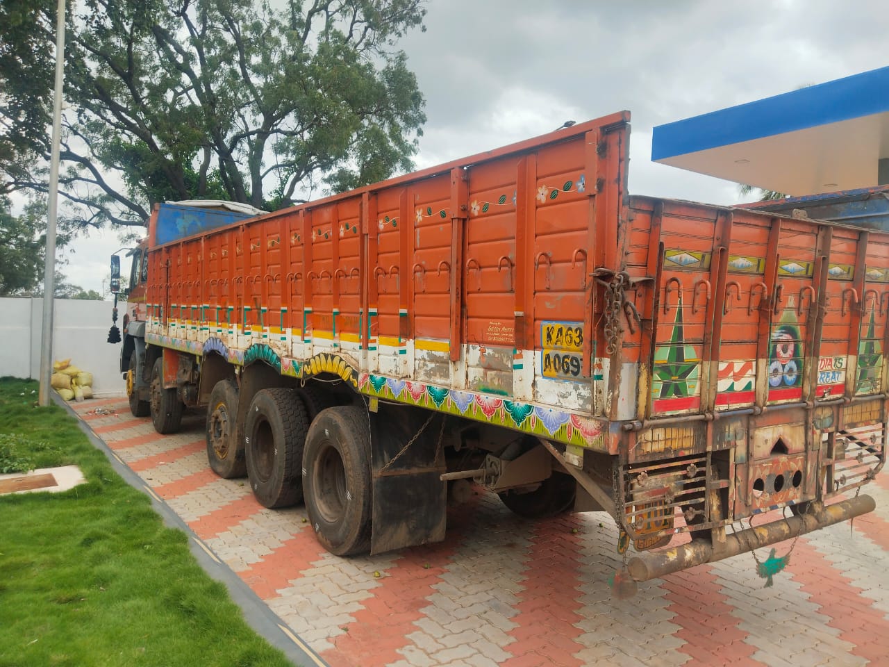 Bharath Benz 14 wheel 2018