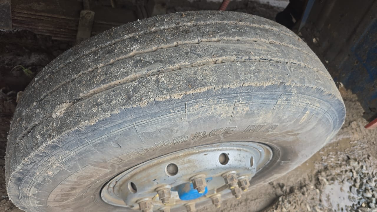 Leyland Used Truck 12 Wheel 2014 Model