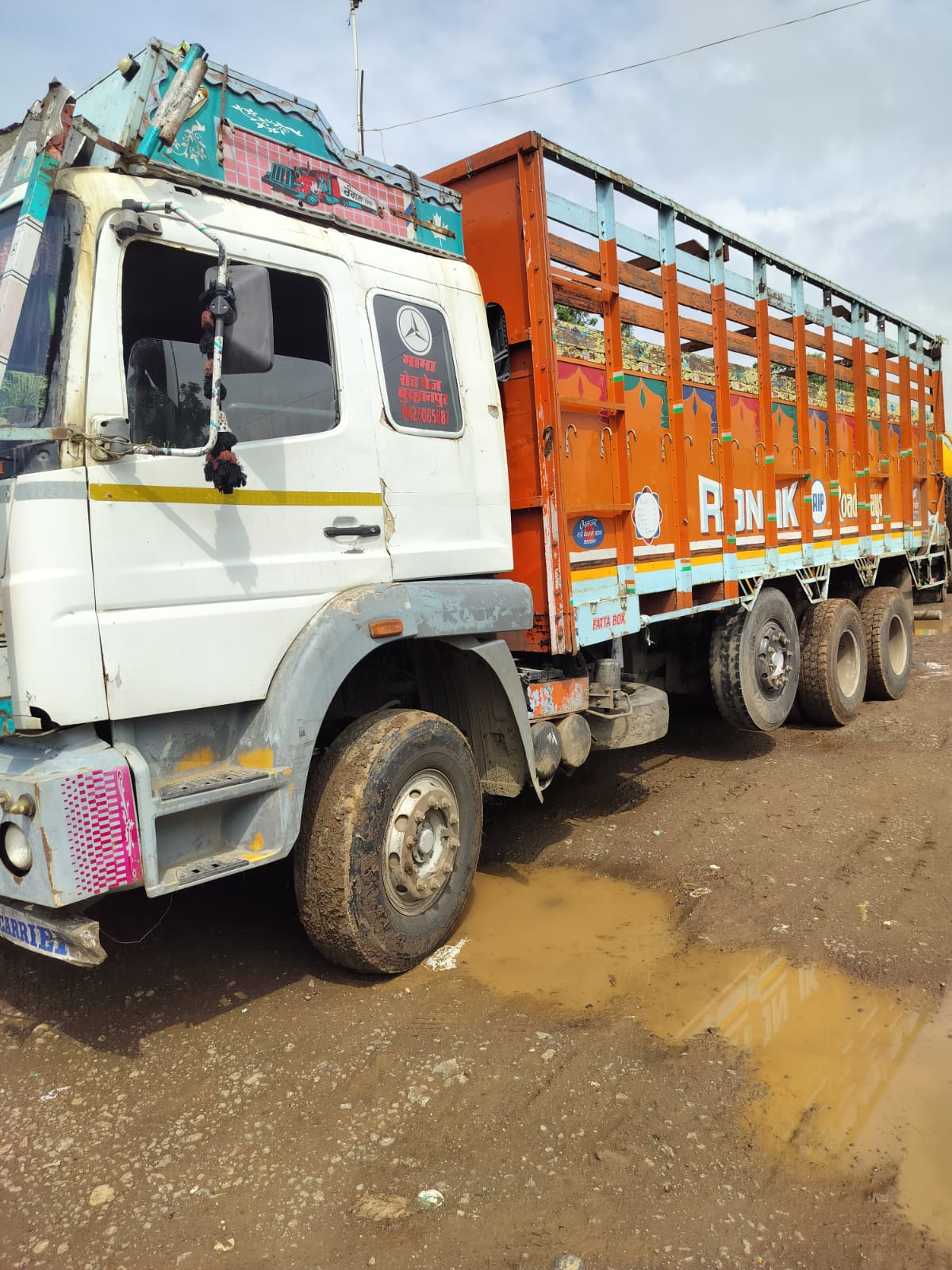 Bharath Benz 12 Wheel Used Truck 2014 Model