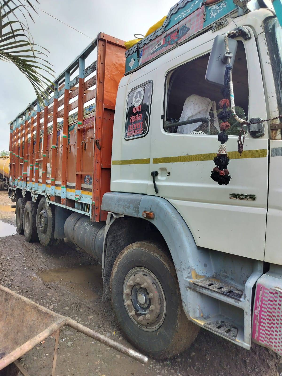 Bharath Benz 12 Wheel Used Truck 2014 Model