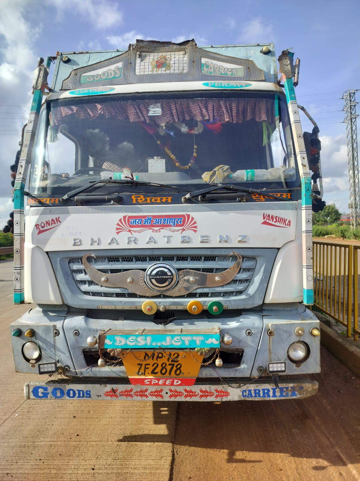 Bharath Benz 12 Wheel Used Truck 2014 Model