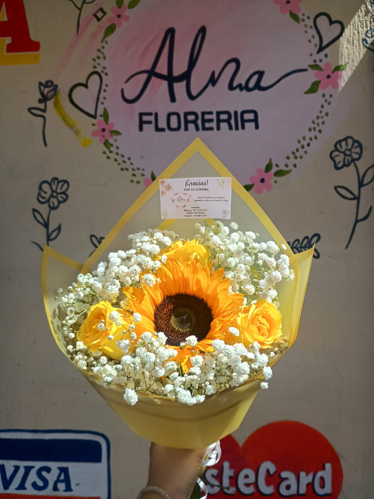 Ramo de girasol y rosas amarillas