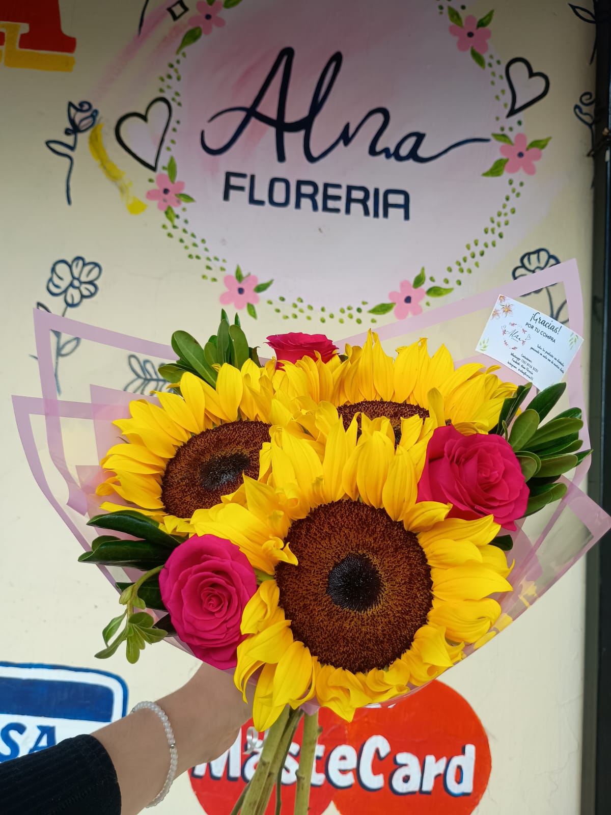 Ramo de girasoles y rosas